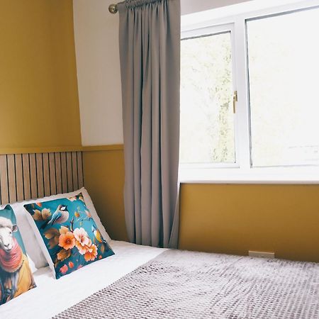 Bee Stays - Long Lane Warrington Bagian luar foto