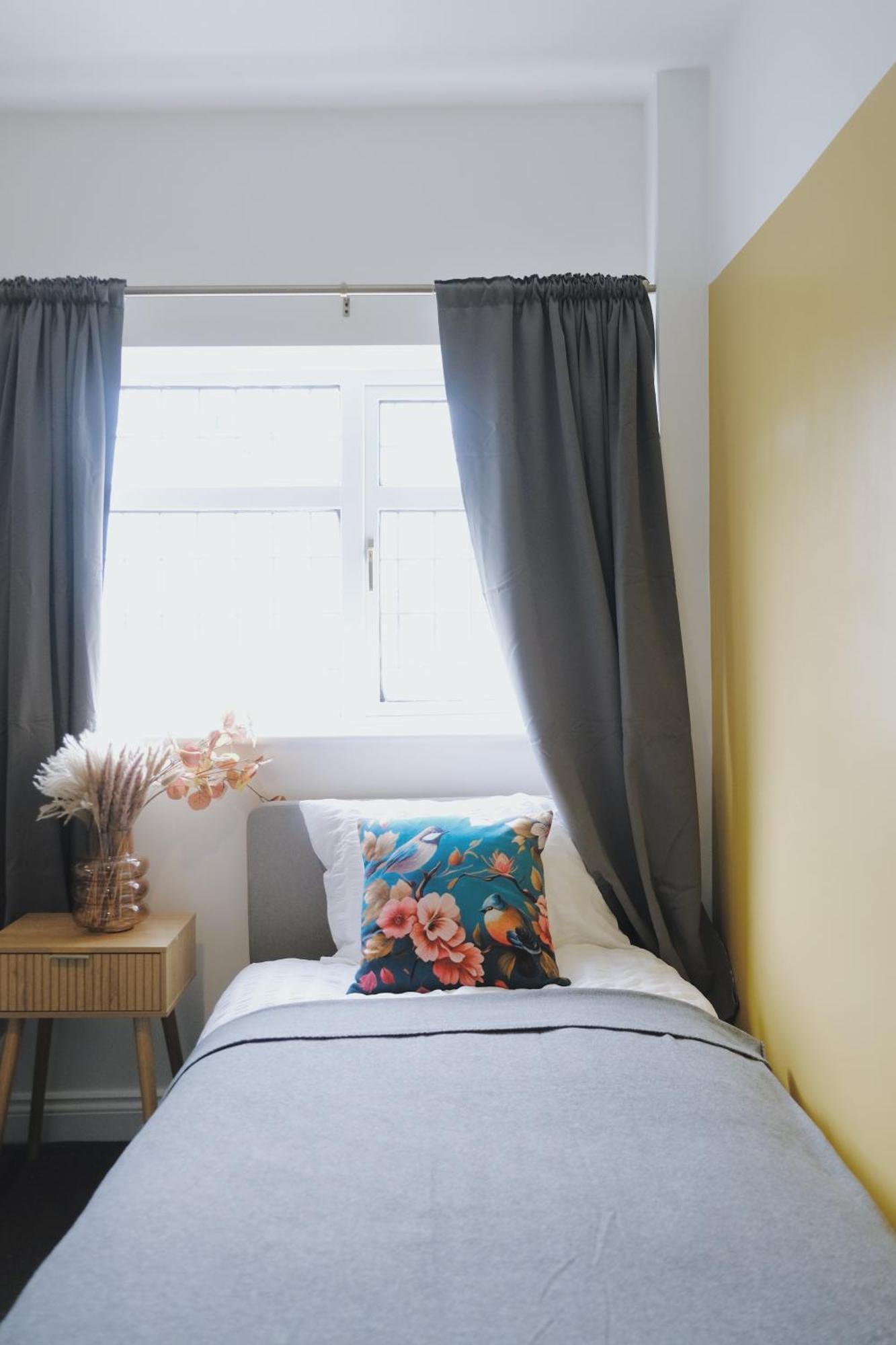 Bee Stays - Long Lane Warrington Bagian luar foto