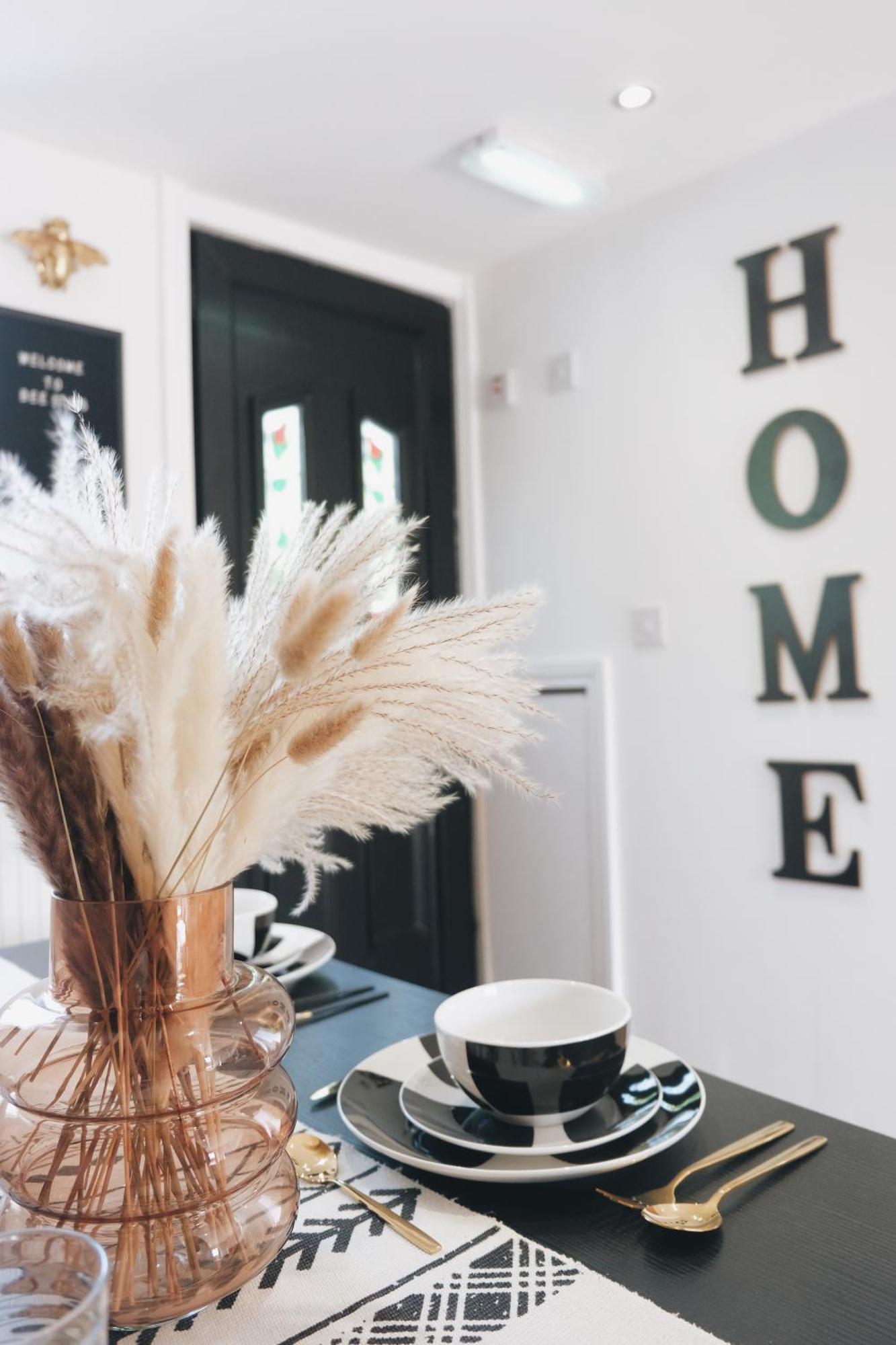 Bee Stays - Long Lane Warrington Bagian luar foto
